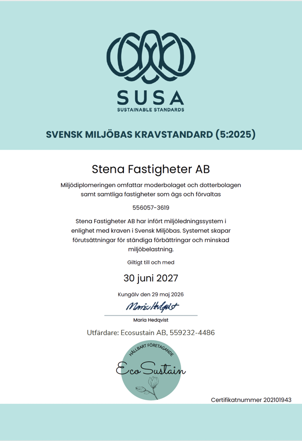 Certifikat från SUSA Sustainable Standards med rubriken ”Svensk Miljöbas Kravstandard (4:2017)”. Under står ”Stena Fastigheter AB” och en text som beskriver att miljödiplomeringen omfattar moderbolaget, dotterbolagen och alla fastigheter som ägs och förvaltas.