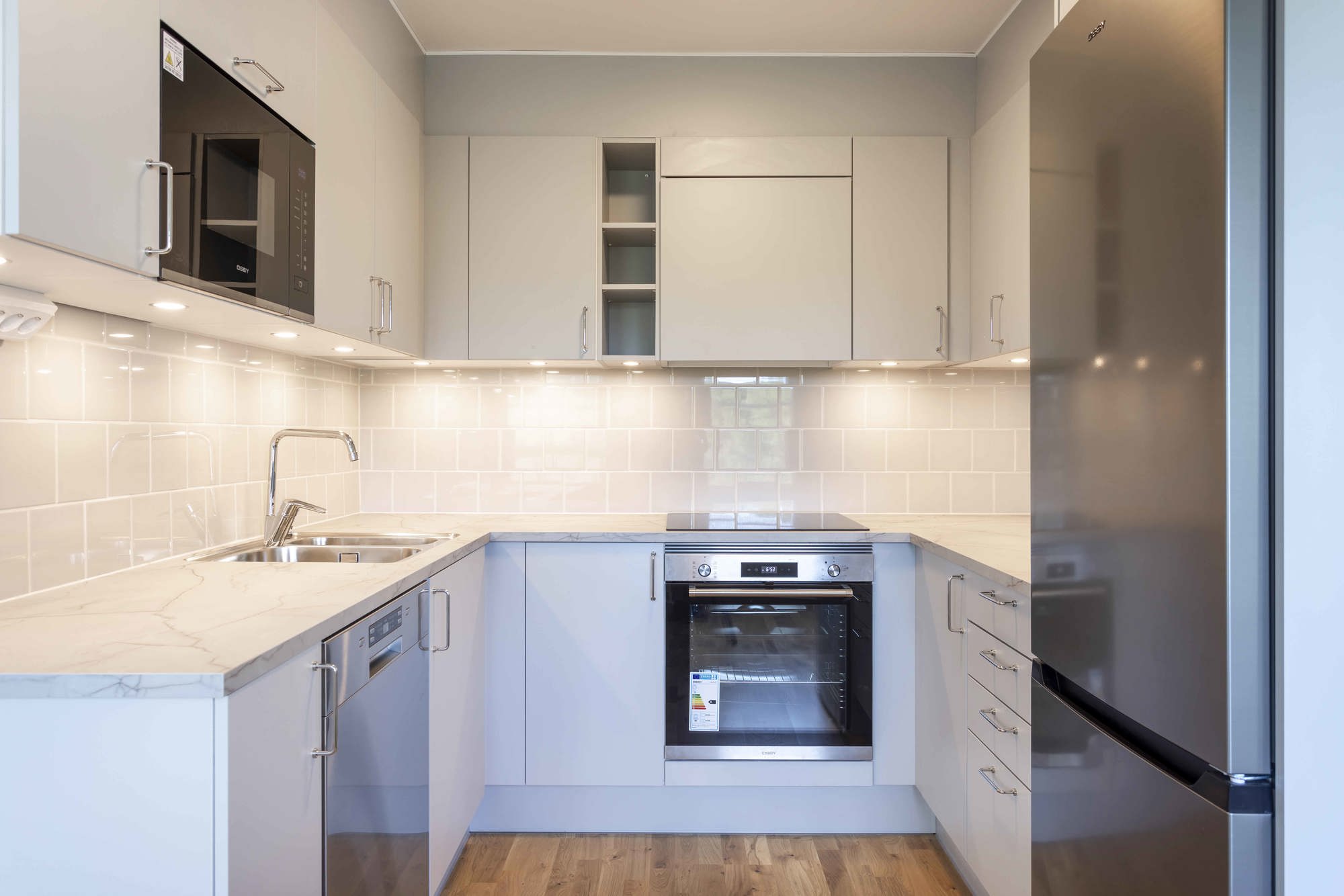 Detaljbild från en plusrenoverad lägenhet med fokus på kök
