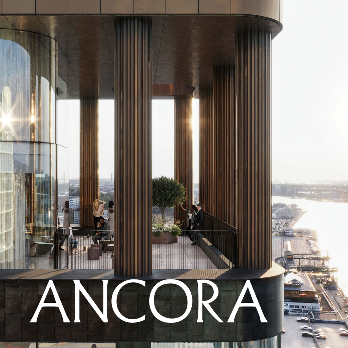Vy från ANCORA:s terrass med människor som sitter vid bord mellan höga bronsfärgade pelare och utsikt över vattnet och staden.