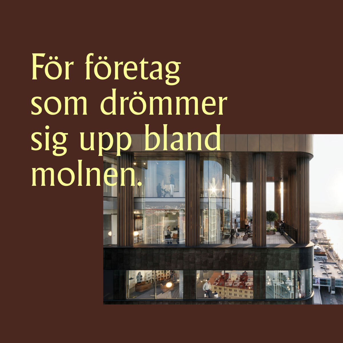 Annonsbild med mörkbrun bakgrund, gul texten "För företag som drömmer sig upp bland molnen." och infällt foto av glasat kontorshus där människor arbetar på flera våningsplan.