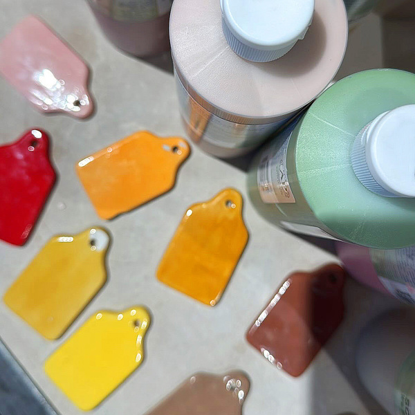 Färgplattor keramik