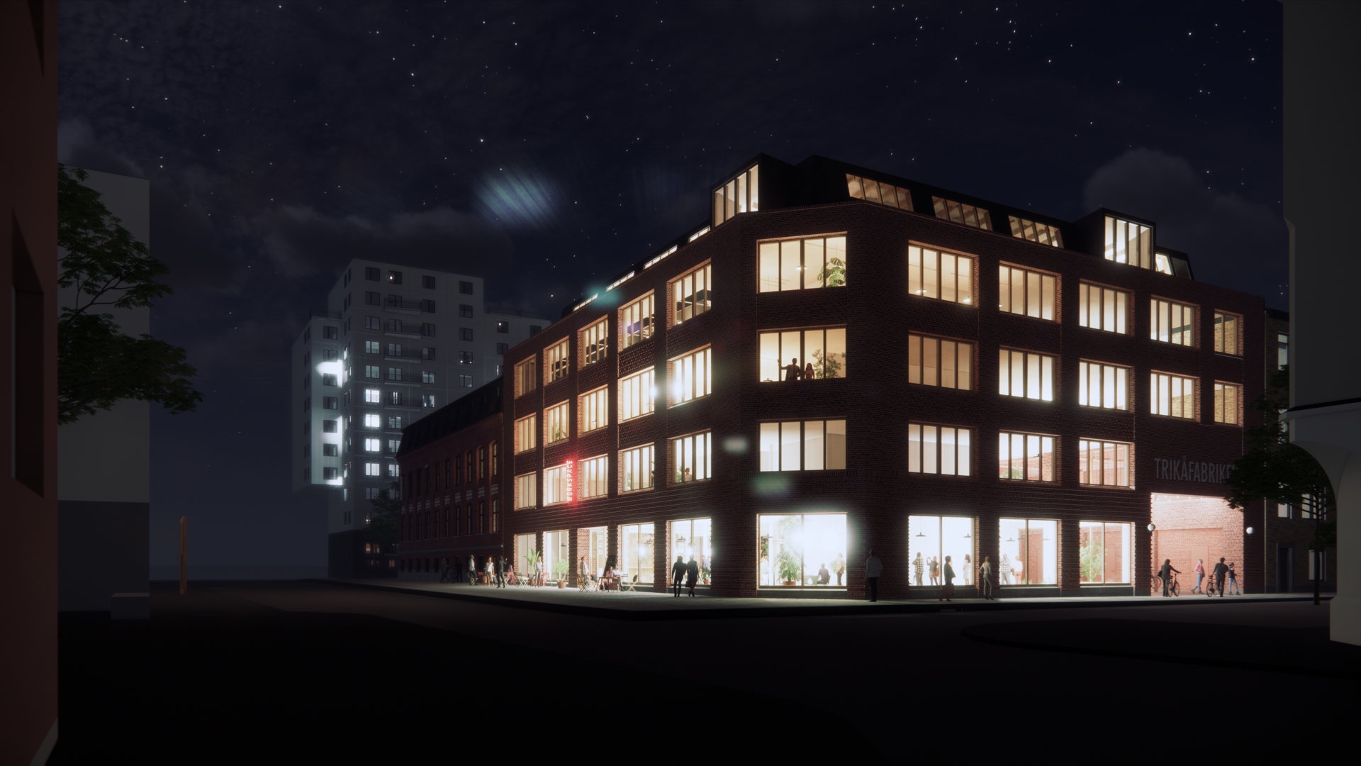 En större tegelbyggnad i flera våningar lyser upp i natten med starkt upplysta fönster och människor synliga både inne och utanför entréerna. Huset ligger i ett stadskvarter med mörka gator och några högre bostadshus i bakgrunden under en stjärnklar himmel.