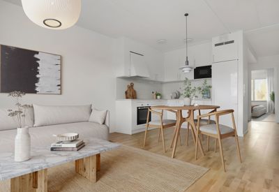 Bild på en möblerad visningslägenhet med fokus på kök i Sjölyckan Fisksätra