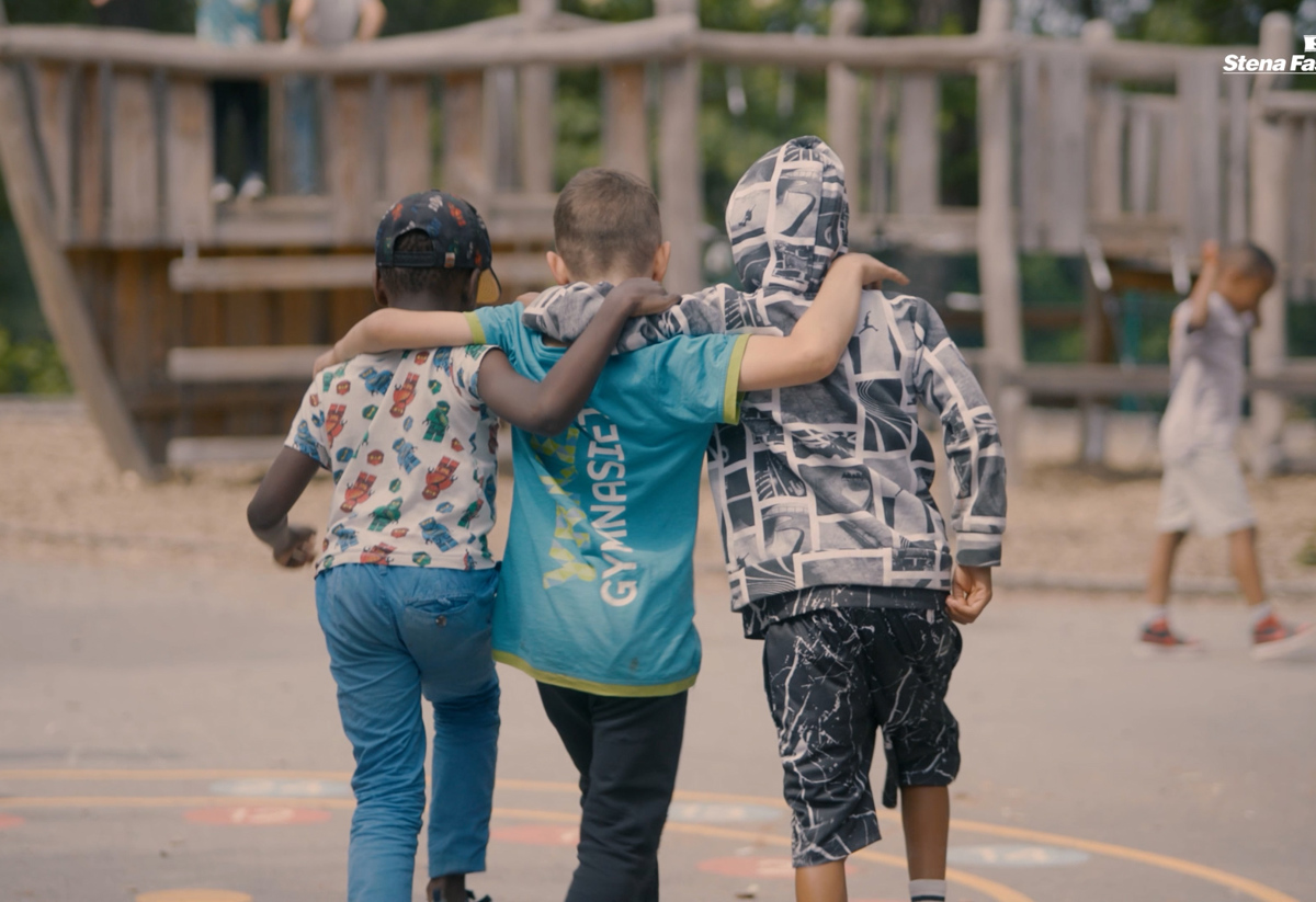 Stillbild på kompisar i Fisksätra