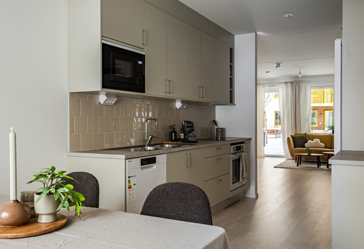 Visningslägenhet i Atlantis med fokus på köket 