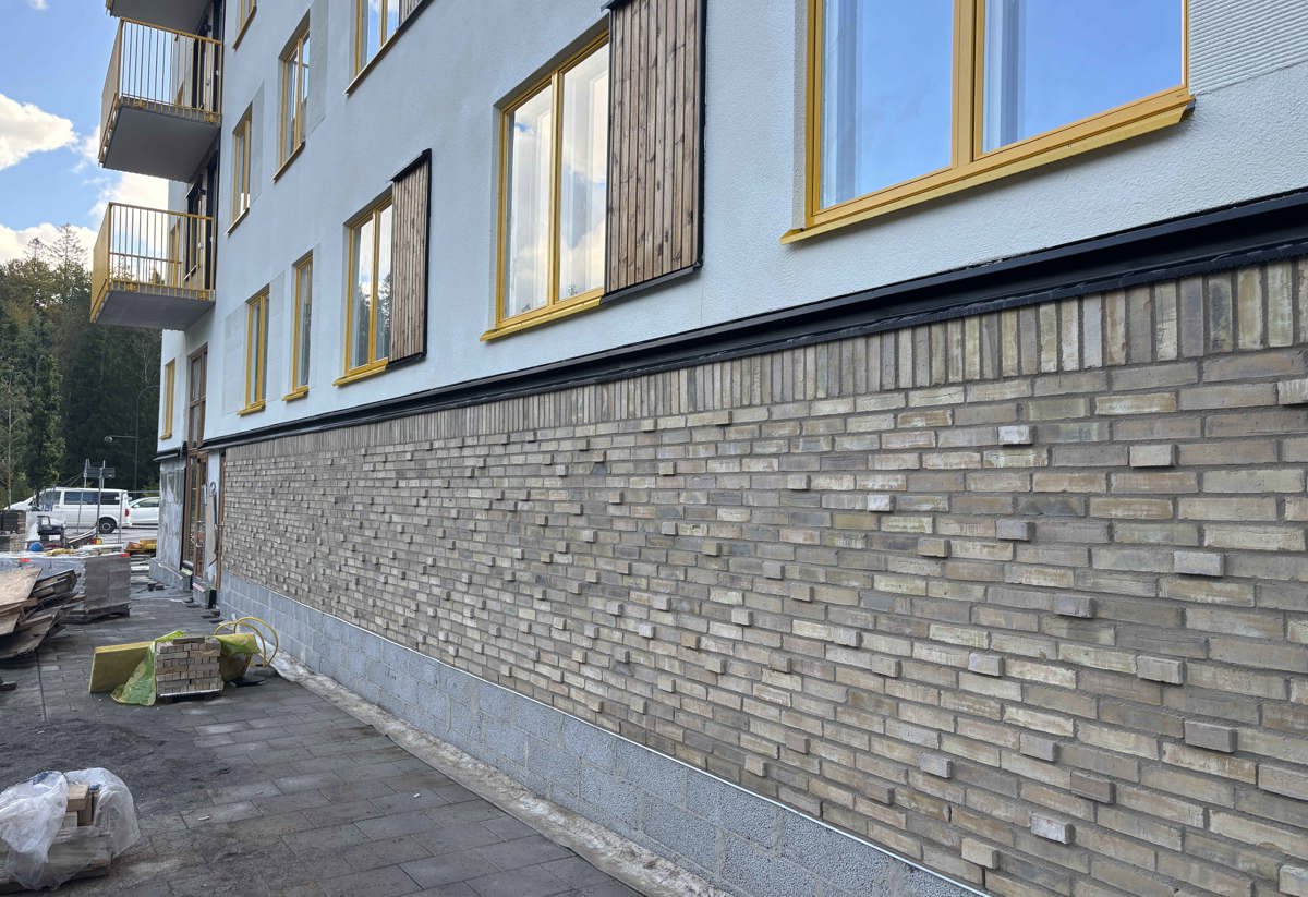 Bild från bygget på Atlantis med fokus på den sockelvåningen av tegel