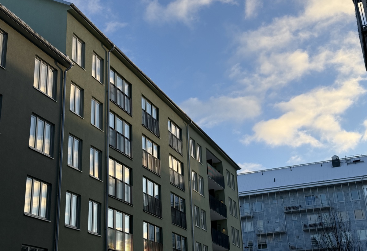 Exteriör bild på Mira med fokus på fasaden