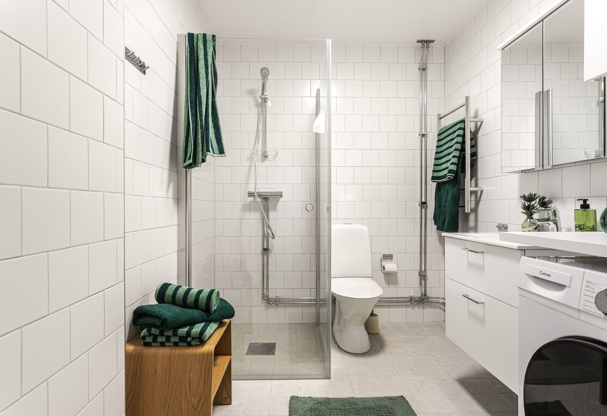 Visningslägenhet i Atlantis med fokus på badrum