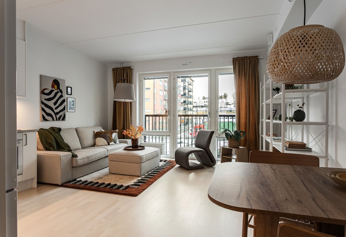 Visningslägenhet i Atlantis med fokus på vardagsrum