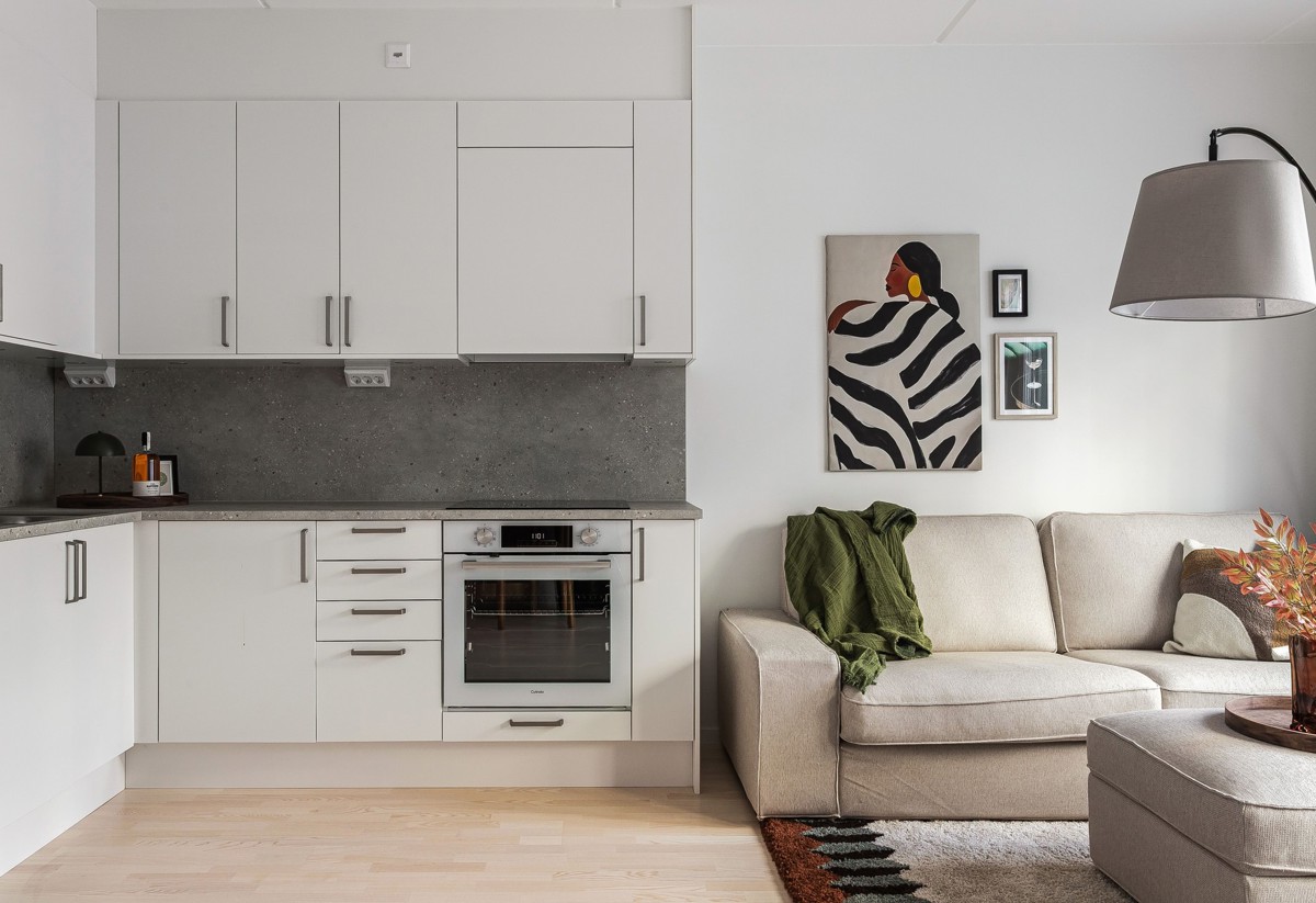 Visningslägenhet i Atlantis med fokus på vardagsrum/kök