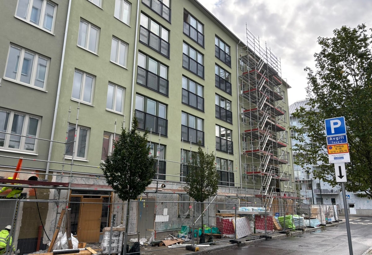 Bild från bygget med fokus på fasad
