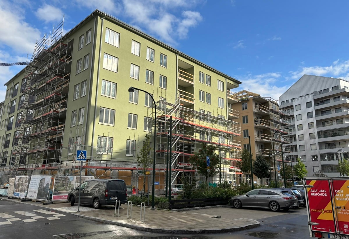 Bild från bygget med fokus på fasad
