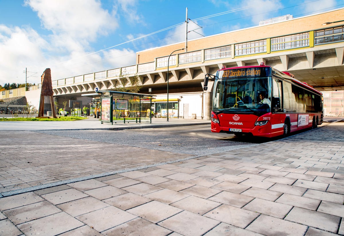 En buss vid Vega busstorg