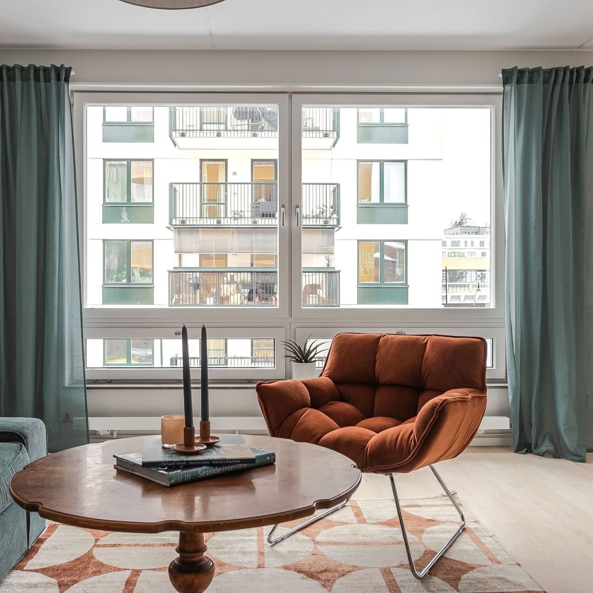 Visningslägenhet i Stella med fokus på vardagsrum