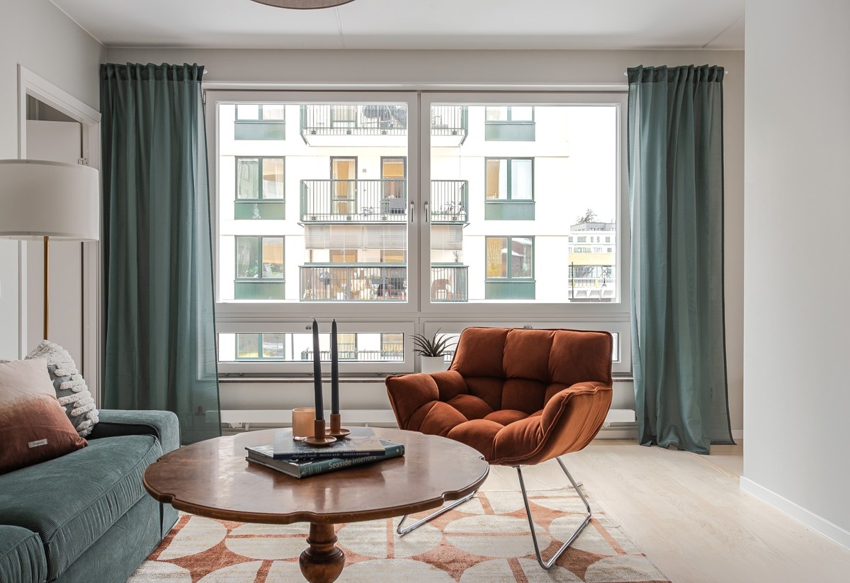 Visningslägenhet i Stella med fokus på vardagsrum