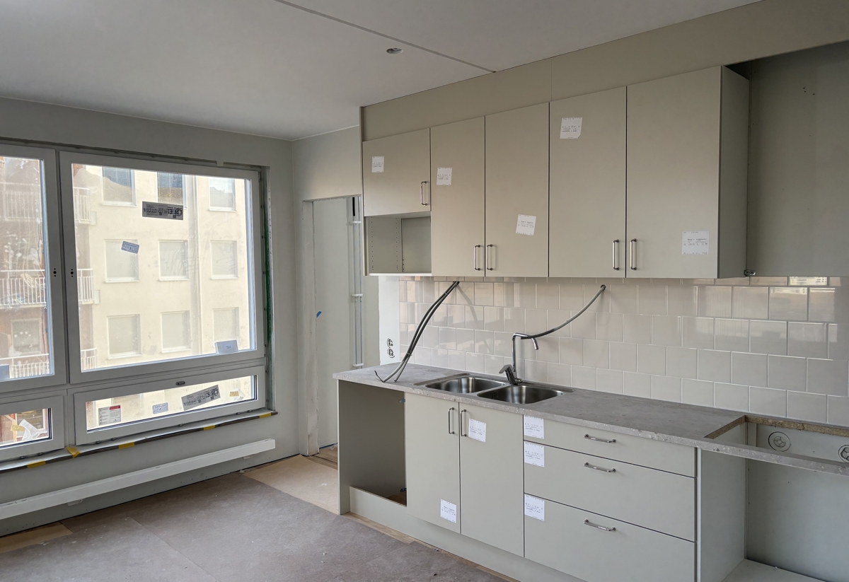 Bild från bygget med fokus på köket